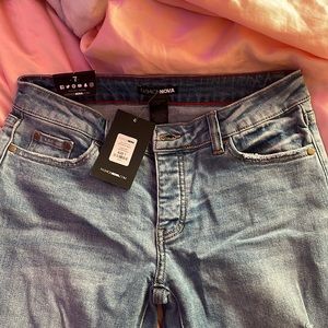 Size 7(is not an option on the listing)